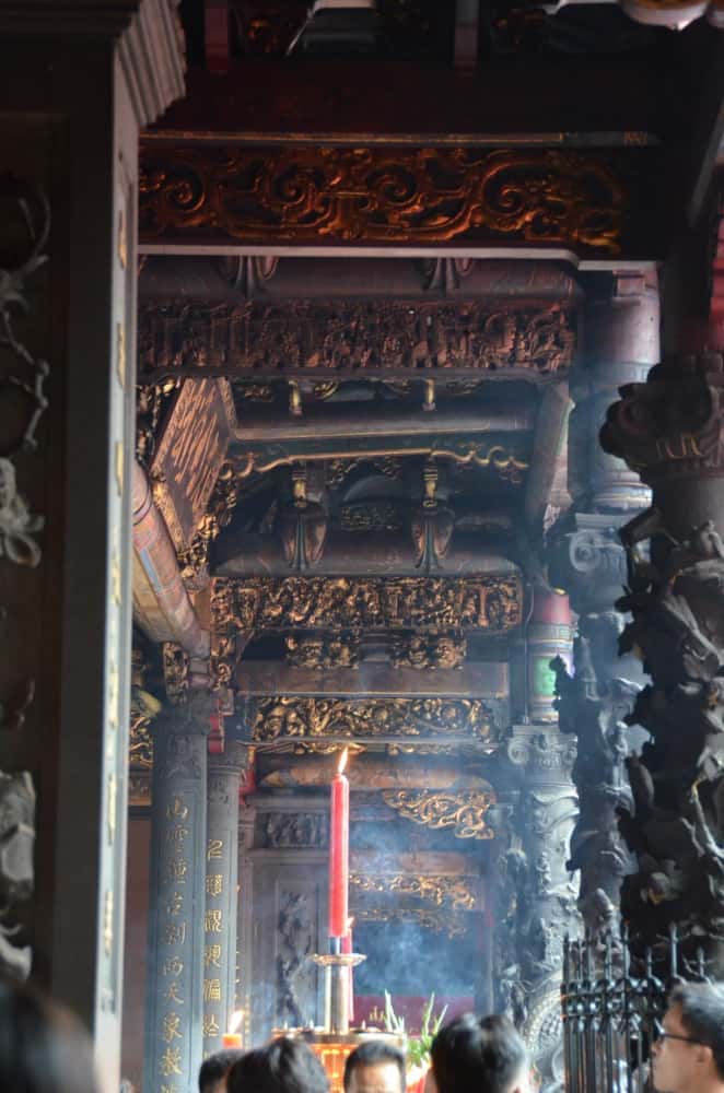 Longshan Temple – corridor, May 2015 (Taipei)