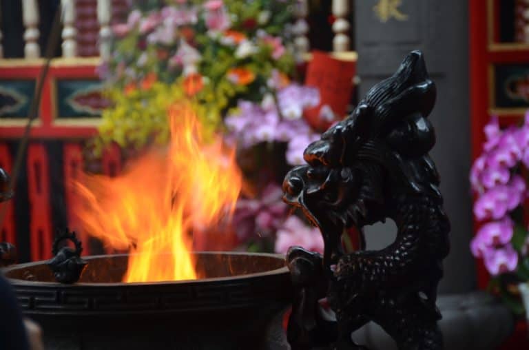 Longshan Temple – burn, May 2015 (Taipei)