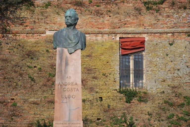 Lugo – bust and window, Feb.2015 (Emilia-Romaña)