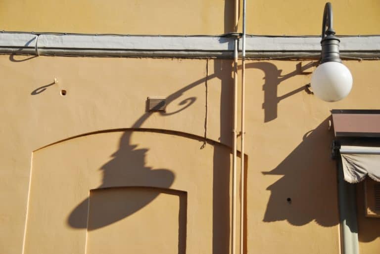Lugo – lamp and its shadow, Feb.2015 (Emilia-Romaña)