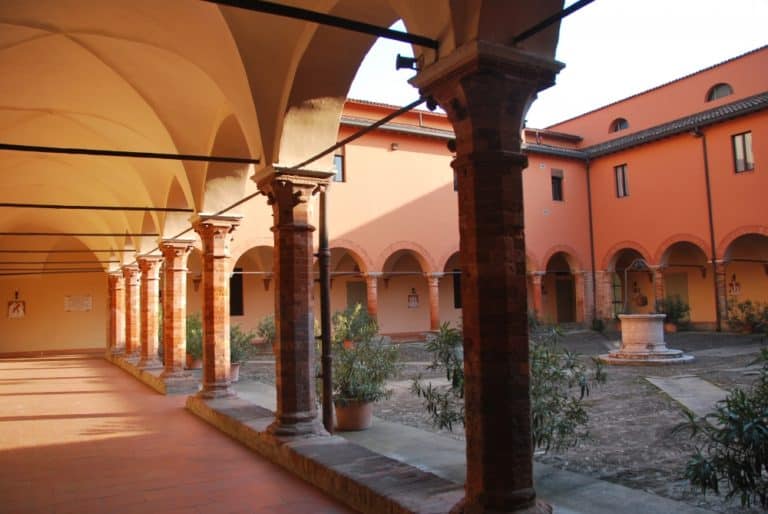 Lugo – portico, Feb.2015 (Emilia-Romaña)