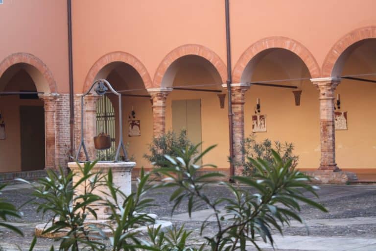Lugo – church courtyard, Feb.2015 (Emilia-Romaña)