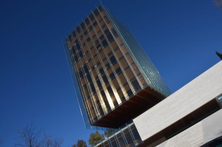 Spagna, Madrid – palazzo moderno, mar. 2014 (Madrid)