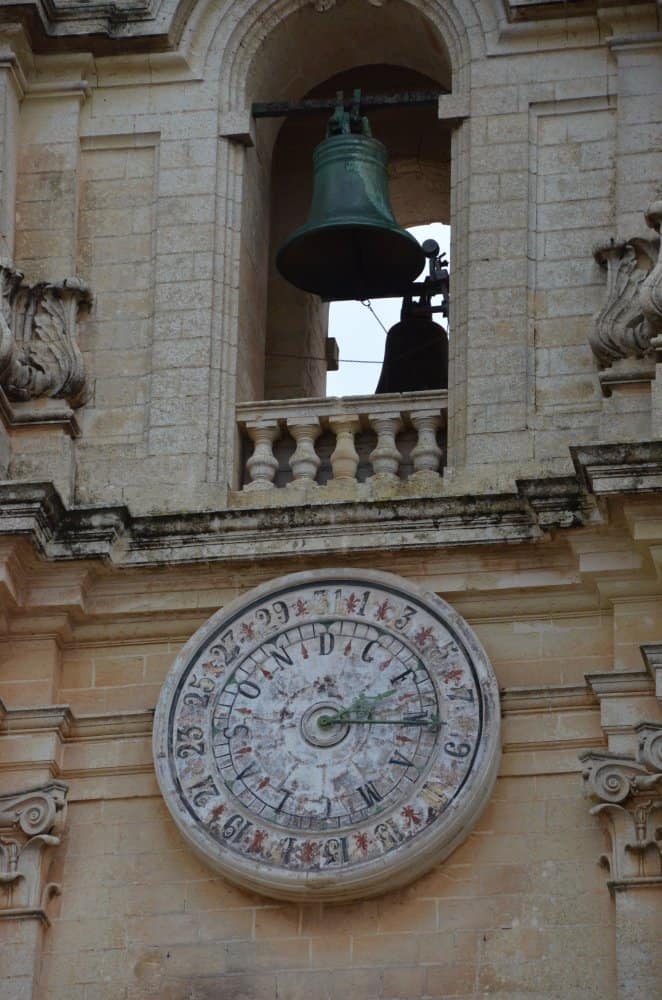 Malta, Mdina – calendar and bell, Feb. 2013 (Mdia)