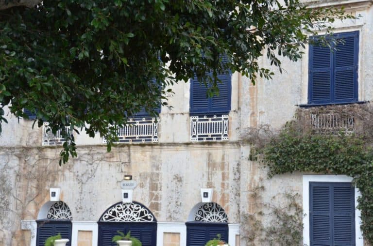 Malta, Mdina – blue windows, Feb. 2013 (Mdina)