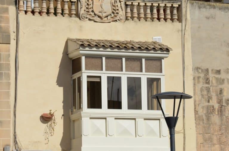Malta, Mdina – white bay window, Feb. 2013 (Mdia)