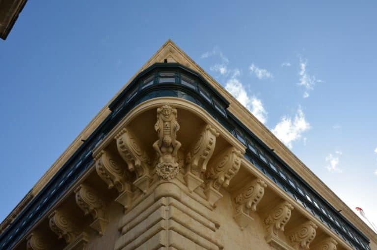 Malta, Valleta – under the eaves, Feb.2013 (Valletta)