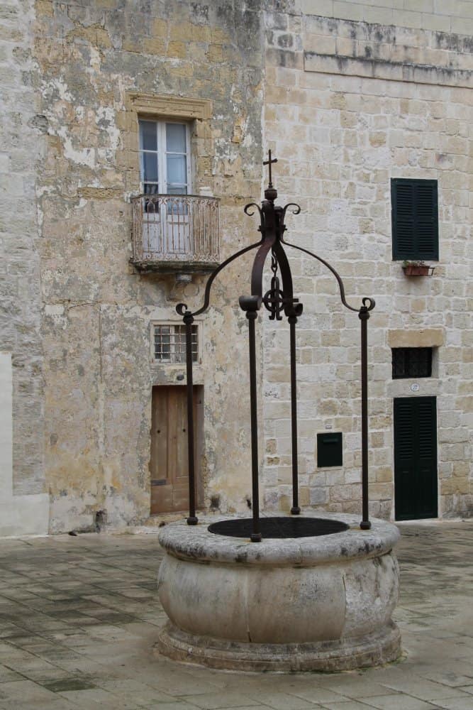 Malta, Mdina – well , Feb. 2013 (Mdia)