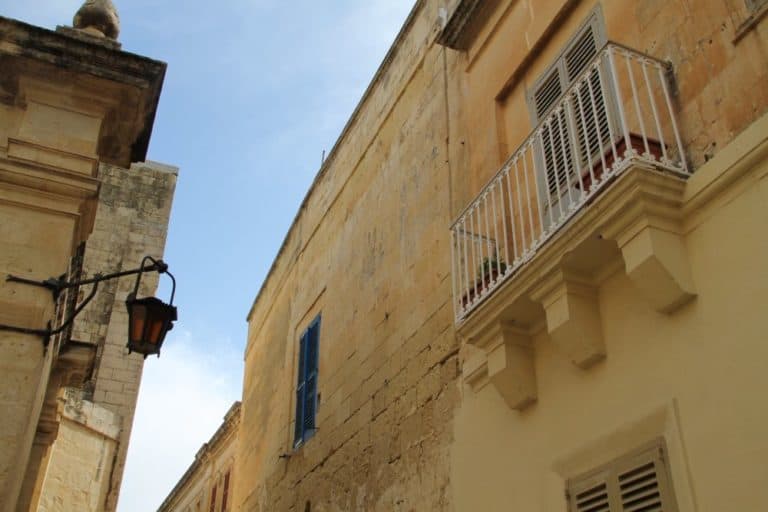 Malta, Mdina – looking up, Feb. 2013 (Mdia)