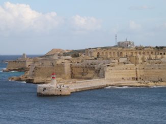 Malta, Valleta – fountains and soldiers, Feb.2013