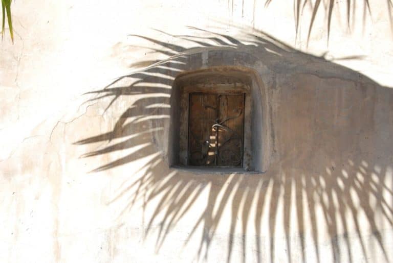 Tunisia, Medenine – window, Dec.2008 (Medenine)