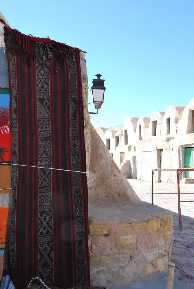 Tunisia, Medenine – rug and lamp, Dec.2008 (Medenine)