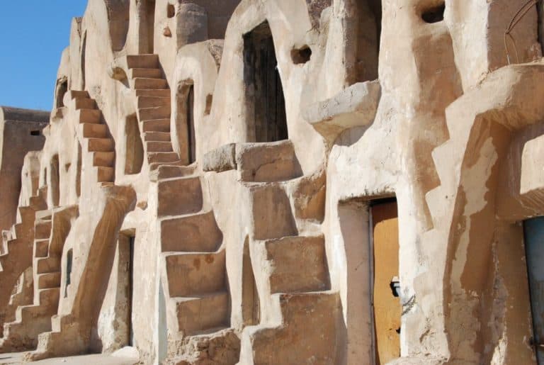 Tunisia, Medenine – staircase, Dec.2008 (Medenine)