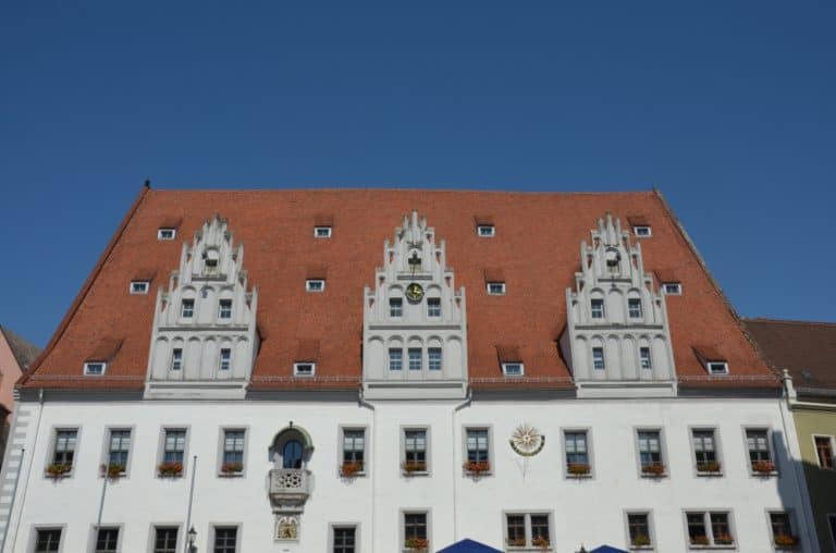 città – cielo blu ed edificio bianco, Agosto 2015 (Meissen)
