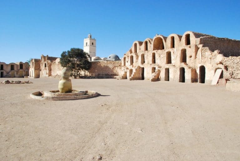 Tunisia, Metameur – square, Dec. 2008 (Medenine)