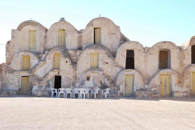 Tunisia, Metameur – yellow doors, Dec. 2008 (Medenine)