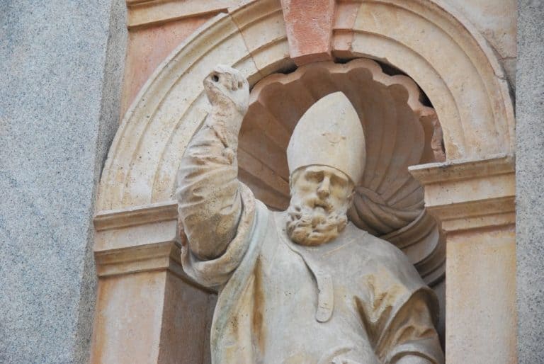 Italy, Milan – statue, June 2014 (Milán)