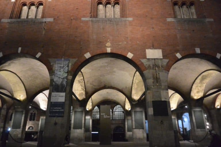 Duomo Square – old building, Oct.2015 (Milan)