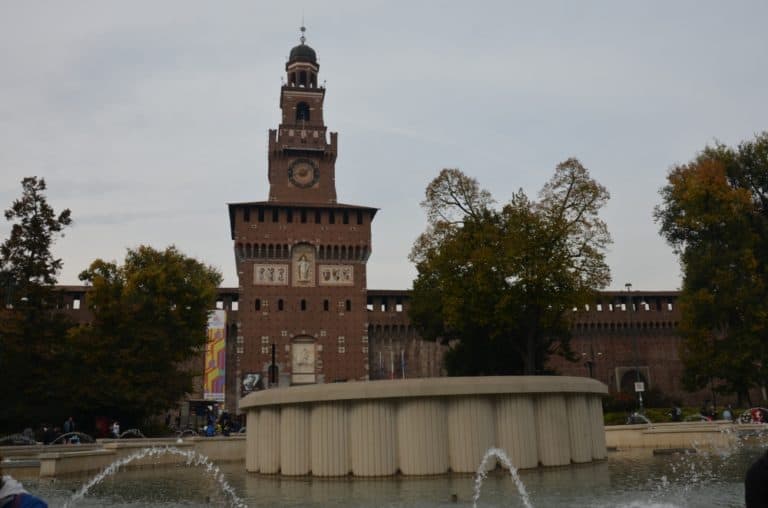 Sforza Castle – to the castle, Oct.2015 (Milan)