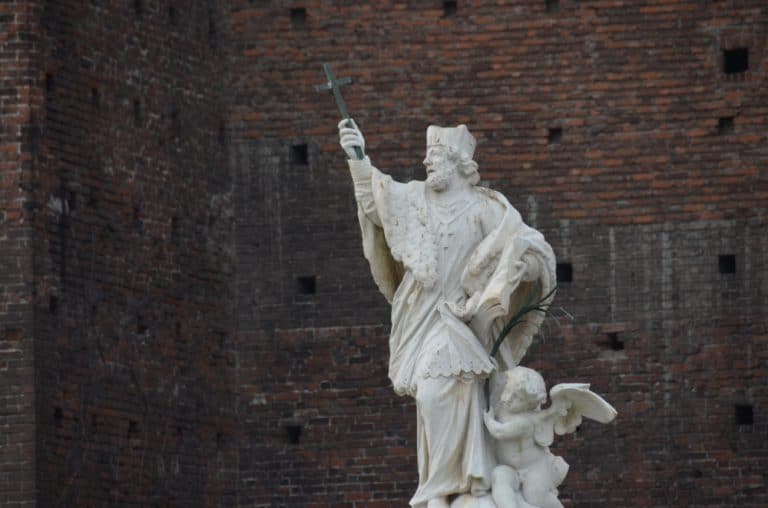 Sforza Castle – white statue, Oct.2015 (Milan)