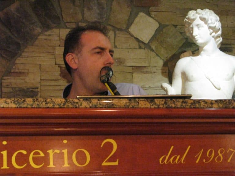 restaurant – singer, Oct.2015 (Milan)