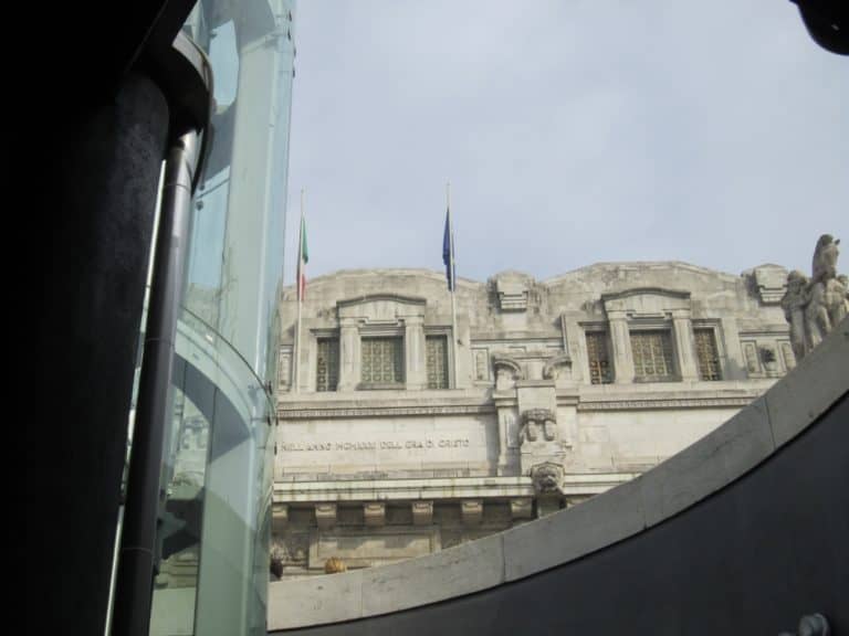 station – look up, Oct.2015 (Milan)