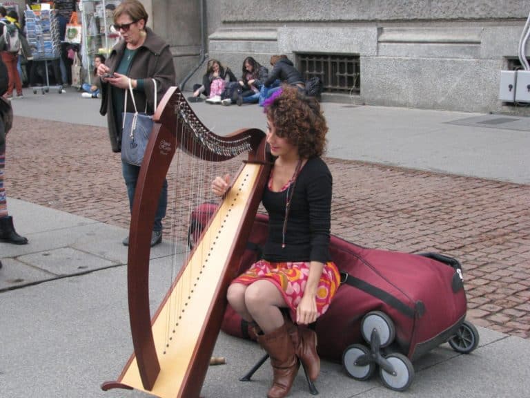town – harpist, Oct.2015 (Milan)