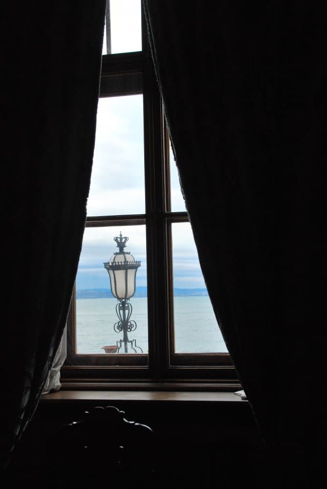 Italy, Miramare – lamp outisde, Feb. 2014 (Trieste)