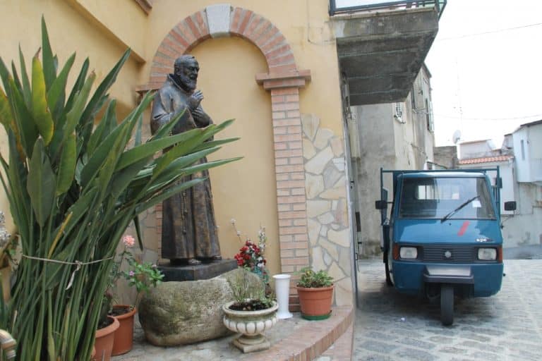Monasterace – statue, July 2015 (Calabria)