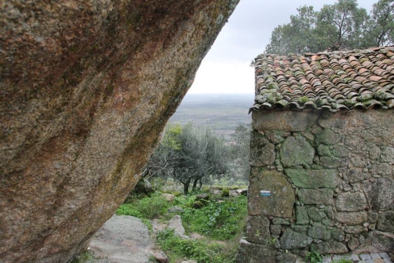 Portugal, Monsanto – boulder and house, Nov.2014 (Monsanto)