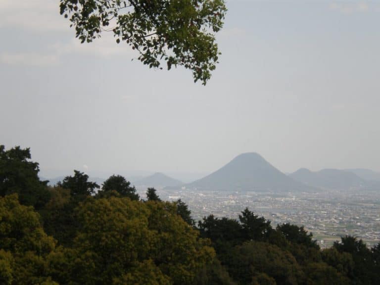 Giappone, Monte Konpira – alberi e montagne, aprile 2013
