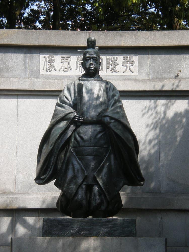 Japan, Mount Konpira – statue, Apr. 2013