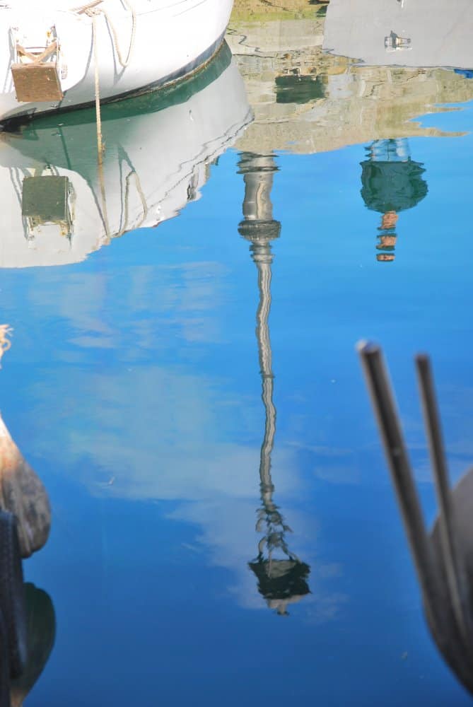 Italy, Muggia – man and lamp, Feb. 2014 (Trieste)