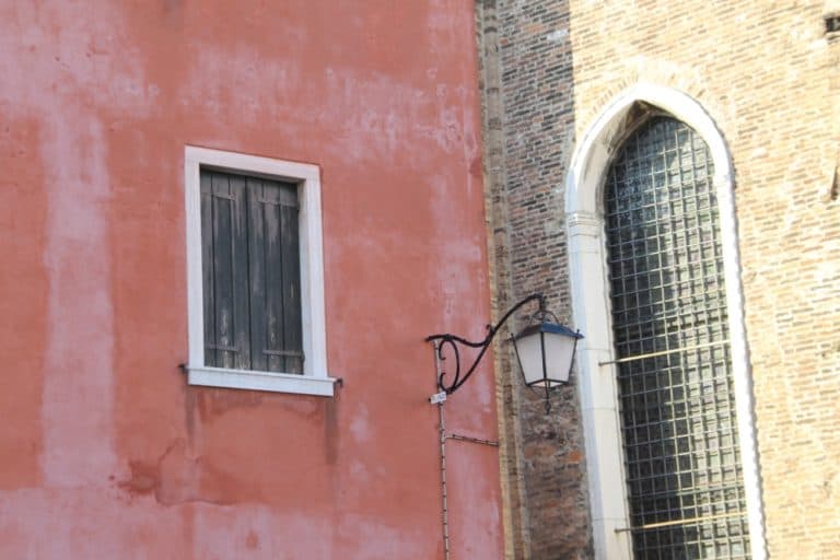 Murano – lamp at the corner, Oct.2015 (Venecia)