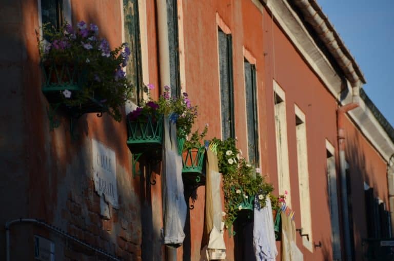 Murano – red house and shadows, Oct.2015 (Venecia)