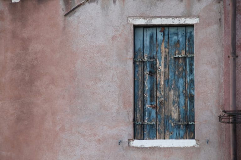 Murano – weathered window, Oct.2015 (Venecia)