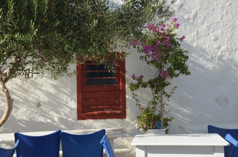 Grecia, Mykonos – sedie blu, settembre 2013 (Mykonos)