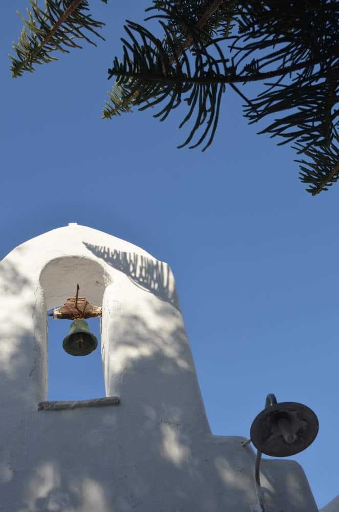 Grecia, Mykonos – campana e lampione, settembre 2013 (Mykonos)
