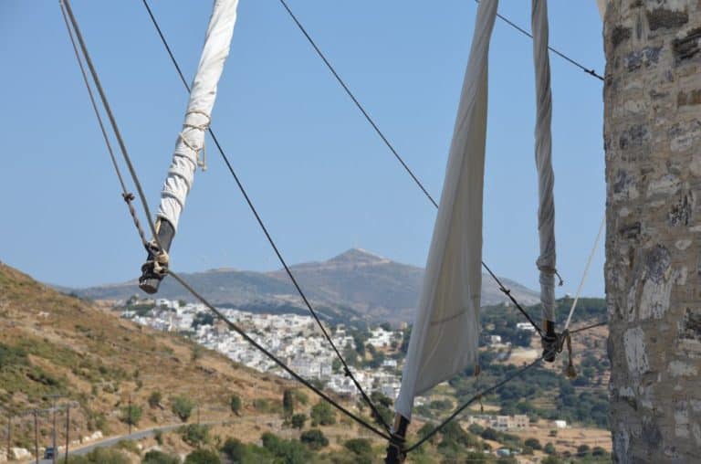 Grecia, Naxos, Apiranthos – città in lontananza, agosto 2013 (Naxos)