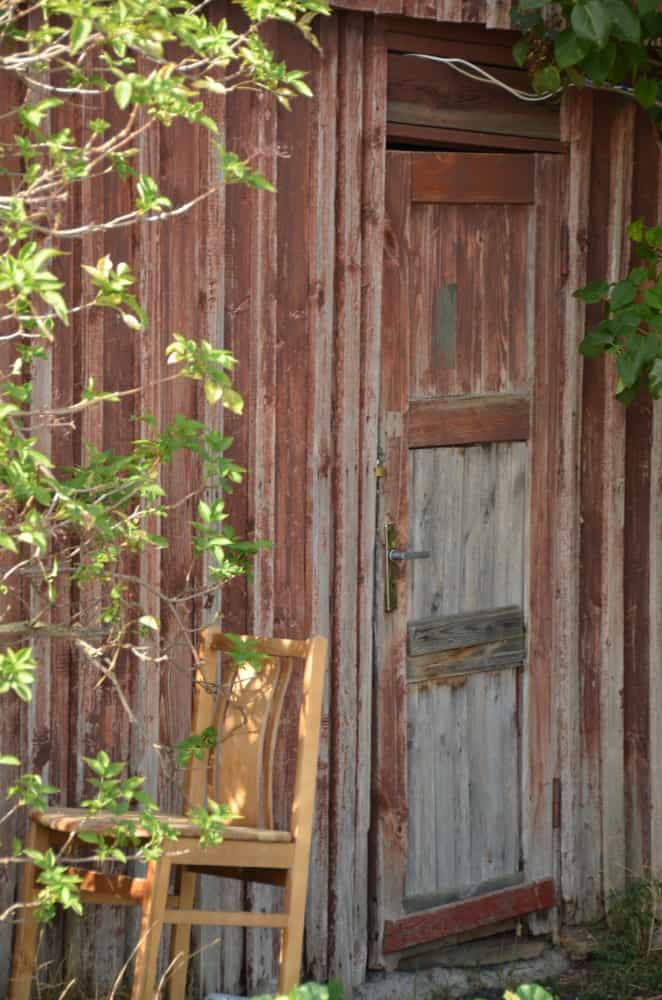 Lithuania, Nida – chair and door, Sept.2014 (Nida)