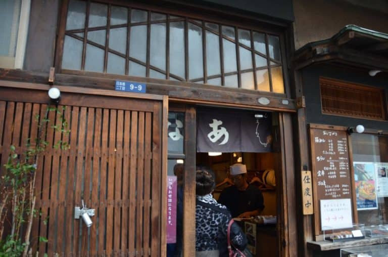 日本、東京－開店前 2014年8月 (東京)