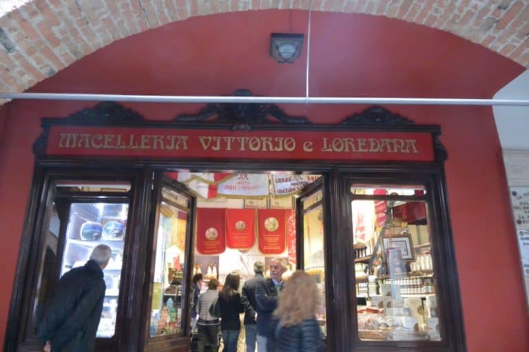 Nizza Monferrato – negozio famoso, Ott.2015 (Piemonte)