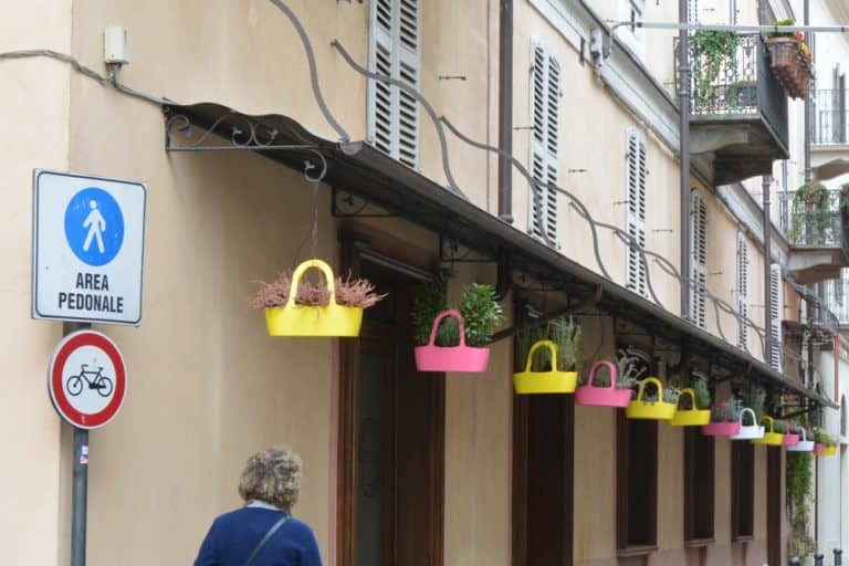 Nizza Monferrato – insoliti vasi di fiori, Ott.2015 (Piemonte)