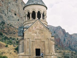 Armenia, Khor Virup – bancarella, autunno 2005