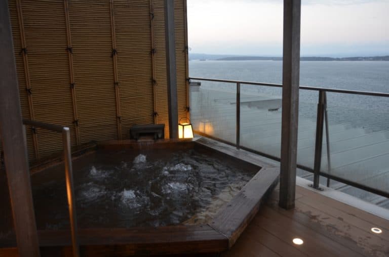 Wakura – open-air door bath, Mar.2016 (Noto Peninsula)