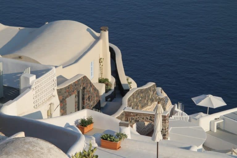 Greece, Santorini, Oia – white parasol, Aug.2013 (Santorini)