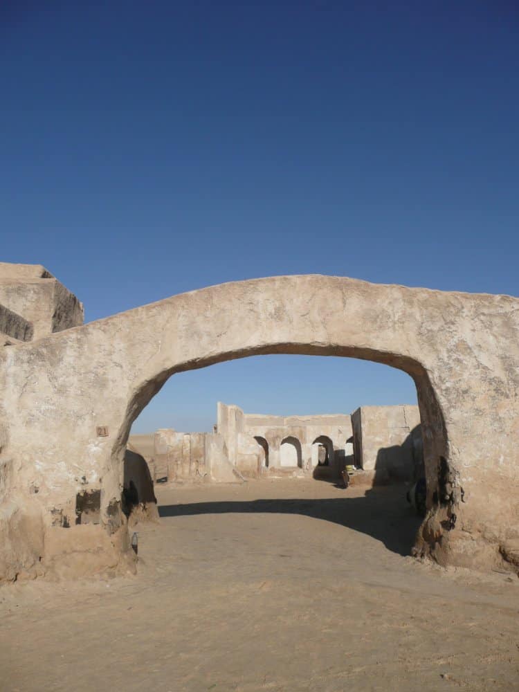 Tunisia, Ong El Jemel – blue sky, Dec.2008 (Tozeur)
