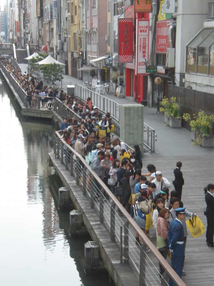 Giappone, Osaka – in fila, aprile 2013 (Osaka)