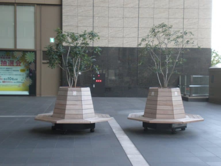 Giappone, Osaka – panchine gemelle, aprile 2013 (Osaka)