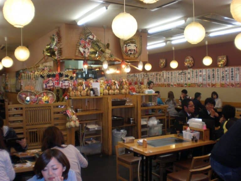 日本、大阪－レストラン内ー-2013年4月 (大阪)